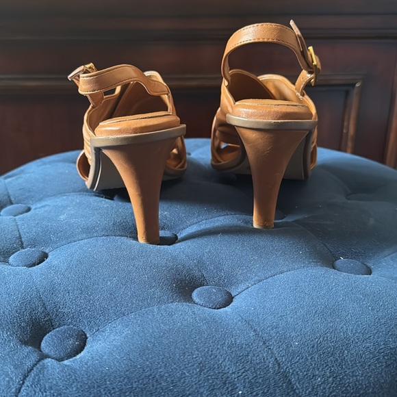 Vince Camuto Fencheli Slingbacks. - Picture 5 of 5